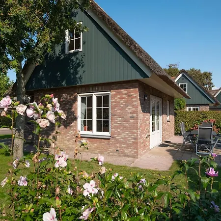 6-person With Garden Hébergement de vacances Sint Maartensvlotbrug