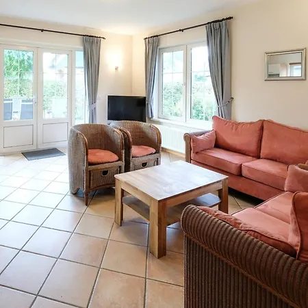 Сasa de vacaciones 6-person With Garden *